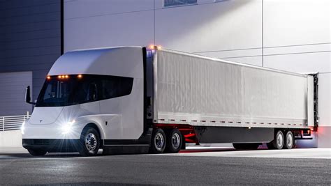 Tesla Semi truck showcases 500-mile range as first examples delivered | DrivingElectric