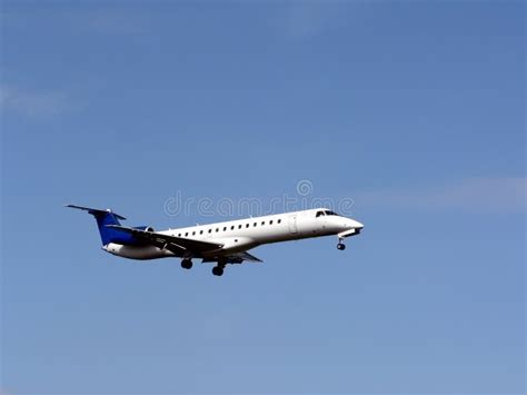 Jet Plane in Flight - Landing Side View Stock Photo - Image of blue, commercial: 4855760