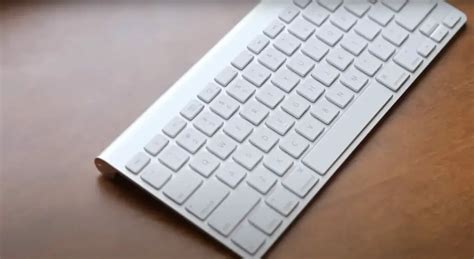 How To Turn On An Apple Wireless Keyboard (Steps)