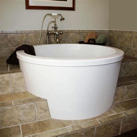 Small Deep Soaking Tub — Schmidt Gallery Design