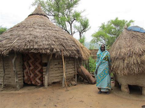 Chad Food Crisis: traditional house with granary_Banda | Flickr