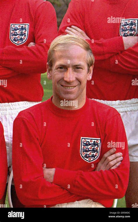 Soccer - World Cup Winners 1966 - England Team With World Cup. Bobby Charlton, England Stock ...