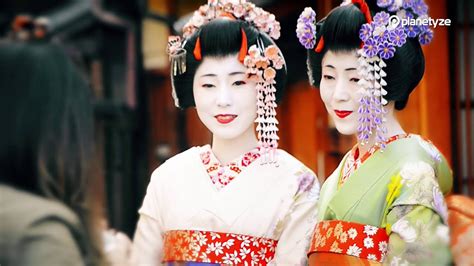 Gion, Kyoto - Japan's Most Well Known Geisha District | One Minute Japan Travel Guide - La Vie Zine