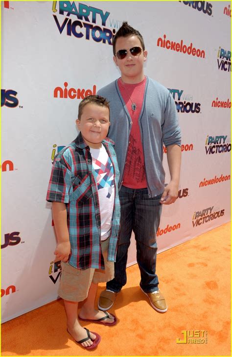 Noah Munck: 'iParty' with Brother Ethan! | Photo 420089 - Photo Gallery | Just Jared Jr.