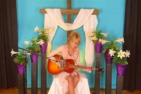 Dolly's Acoustic 'He's Alive' and an Easter Message [VIDEO] | Easter messages, Dolly parton ...