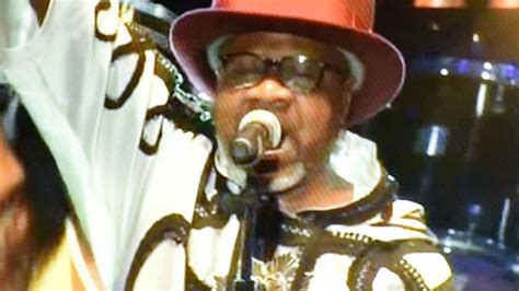 Papa Wemba, Congo music star, dies after stage collapse - BBC News