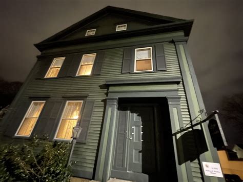 LIZZIE BORDEN HOUSE - Updated 2022 Prices & B&B Reviews (Fall River, MA)