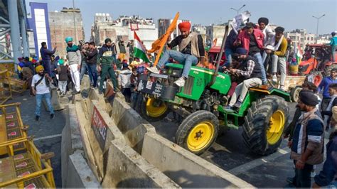 kisan Andolan Tractor Rally Update : farmers and delhi police Clashe on ...