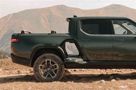 Can You Get Trapped in a Rivian Pickup Truck’s Gear Tunnel?