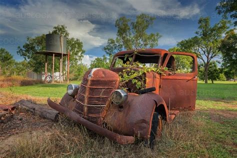 Image of Rusty old car in the outback - Austockphoto