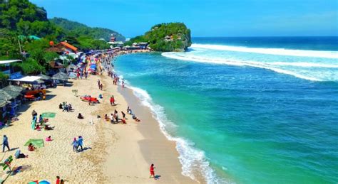 Pantai Indrayanti Yogyakarta, Pasir Putih, Kuliner dan Sunset Romantis