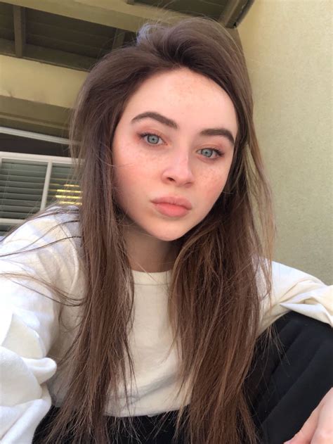 Sabrina Carpenter - Elwanda Hiatt