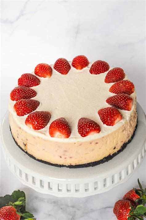 Oreo Strawberry Cheesecake (Creamy Cheesecake with Fresh Strawberries ...