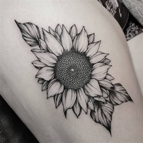 beautiful black & gray sunflower tattoo © tattoo artist Lee Humphries 💗 ...