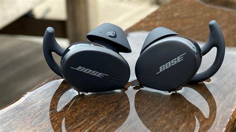 Bose Sport Earbuds review: Excellent sound and fit with one downside - CNET