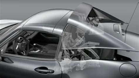 Watch how Mazda Miata’s hardtop cleverly folds away