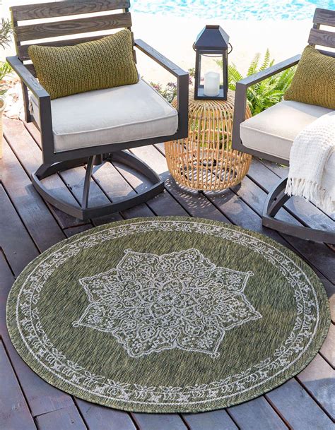 Green 4' x 4' Outdoor Traditional Round Rug | Rugs.com