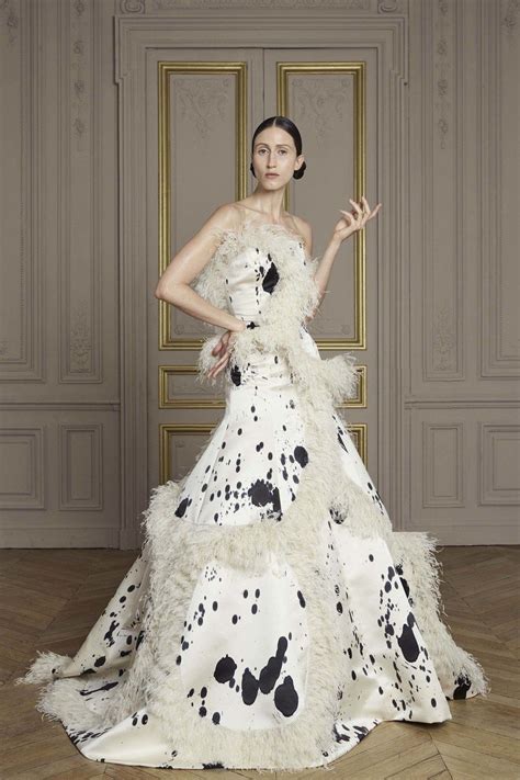 Giles Deacon Fall 2016 Couture Fashion Show | Fashion, Couture ...