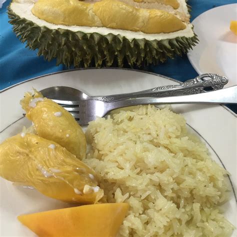 Tak Puas Sekali Kalau Makan Pulut Durian