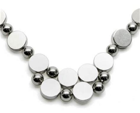 Magnetic Jewelry - Design Milk