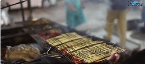 This Hardworking Syrian Refugee Is Selling Authentic And Delicious Syrian Shawarmas In Islamabad!