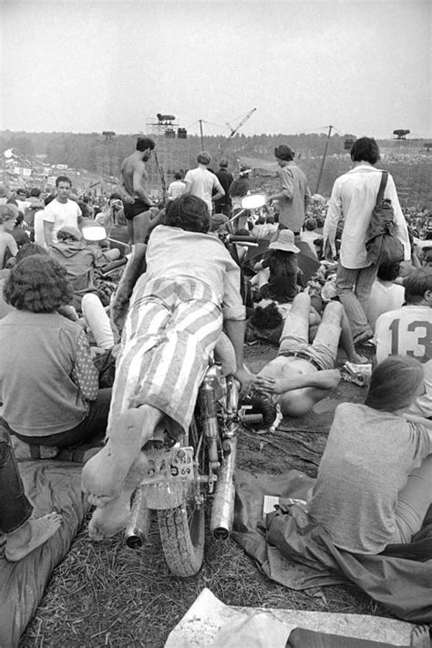 31 Pictures That Show Just How Crazy Woodstock Really Was