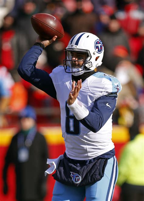 Marcus Mariota Fractures Fibula