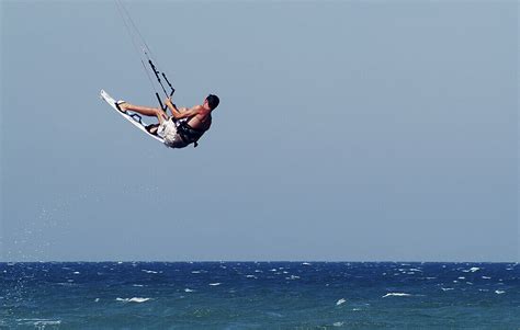 Kite-boarding – License image – 70187891 lookphotos