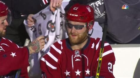 Why doesn't Karl Alzner just tint his visor. : r/hockey