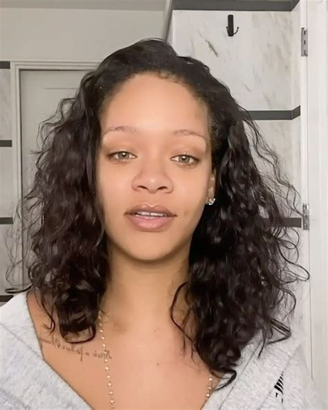 12 Rihanna No Makeup Photos Will Steal Your Heart - Siachen Studios