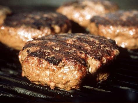 Classic Hamburger Patties Recipe | EatSmarter