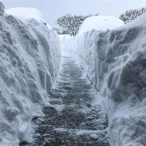 Lake-effect snowstorm hammers Erie, Pennsylvania shattering at least one all-time Pennsylvania ...