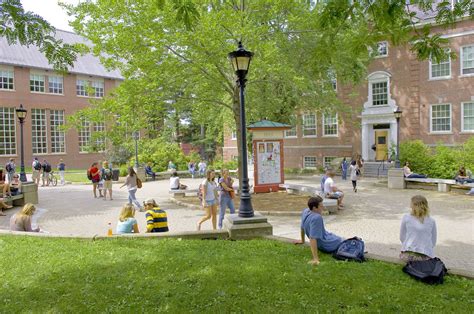 UNH Campus Buildings and students | navitas@UNH | Flickr