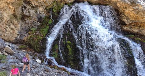 Lower Cedar Creek Falls Hike | A Fun Family Adventure | 10Adventures