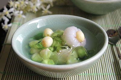 Lotus Seed Sweet Soup with Lychee (Chè Vải Hạt Sen) - Vietnam Travel News - Latest News ...