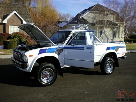 1983 Toyota pickup SR5 4x4 100% rust free garage kept must see