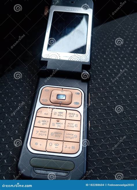 Nokia Flip Phone 2000 - kropkowe-kocie