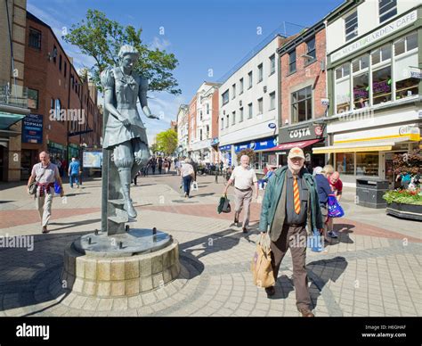 Scarborough Town Centre UK Stock Photo: 124525367 - Alamy