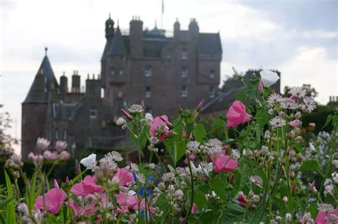 Glamis Castle Gardens set to re-open for nature lovers in lockdown - Daily Record