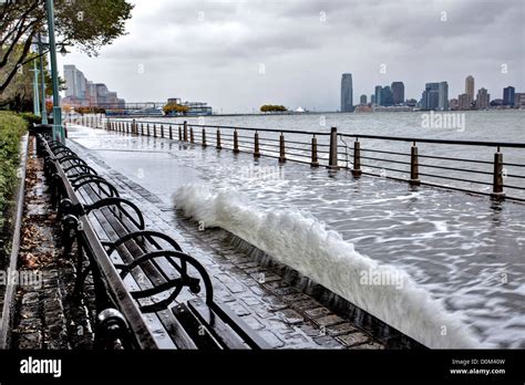 Hurricane sandy new york flooding hi-res stock photography and images - Alamy