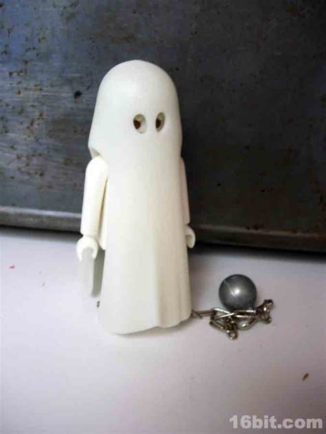 16bit.com Figure of the Day Review: Playmobil Figures Ghost Action Figure
