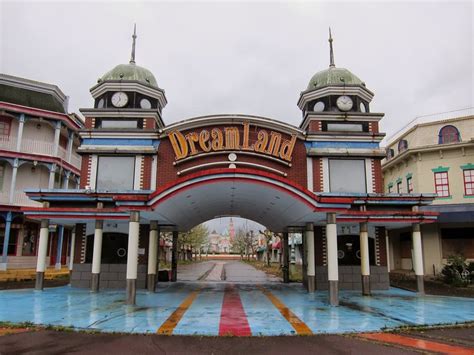 Deserted Places: Nara Dreamland, an abandoned theme park in Japan