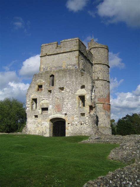 Donnington Castle, Berkshire, UK | English castles, Medieval castle, European castles