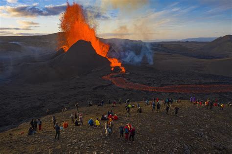 冰岛火山：岩浆喷涌|半岛|雅尼斯|火山_新浪新闻