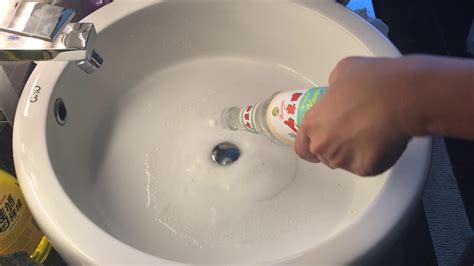 How To Unclog Sink Using Baking Soda And Vinegar Youtube - Riset