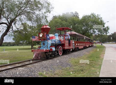 Miniature Train ride the - San Antonio Zoo Eagle at San Antonio Zoo ...