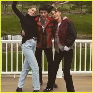 Gigi Hadid Celebrates 25th Birthday with Boyfriend Zayn Malik! | Bella Hadid, Gigi Hadid, Zayn ...