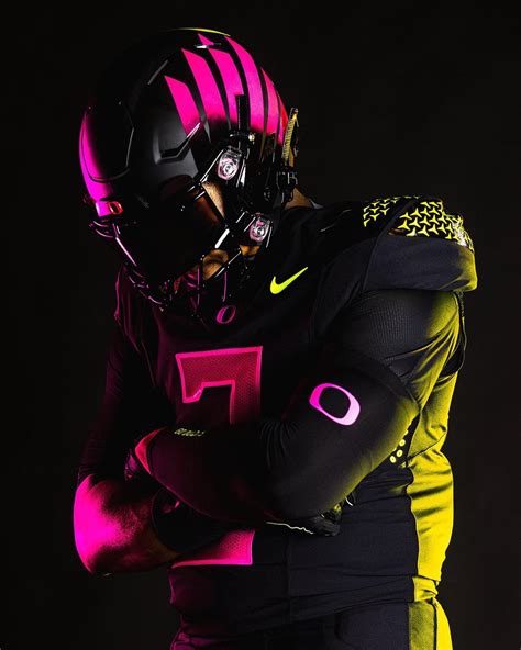 Oregon to wear pink-themed uniforms for the third time in the last decade. : r/ducks