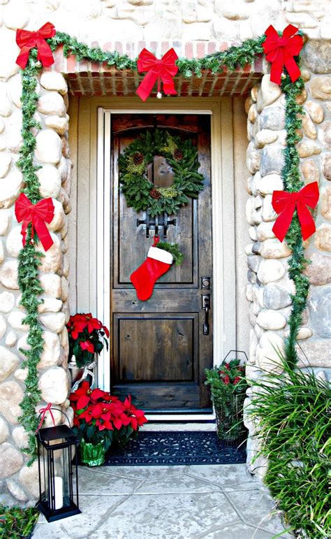 21 Extravagant Christmas Decorations For Your Front Door