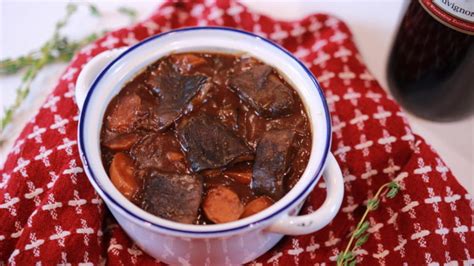 Vegan ‘Beef’ Bourguignon – The Mushroom Den